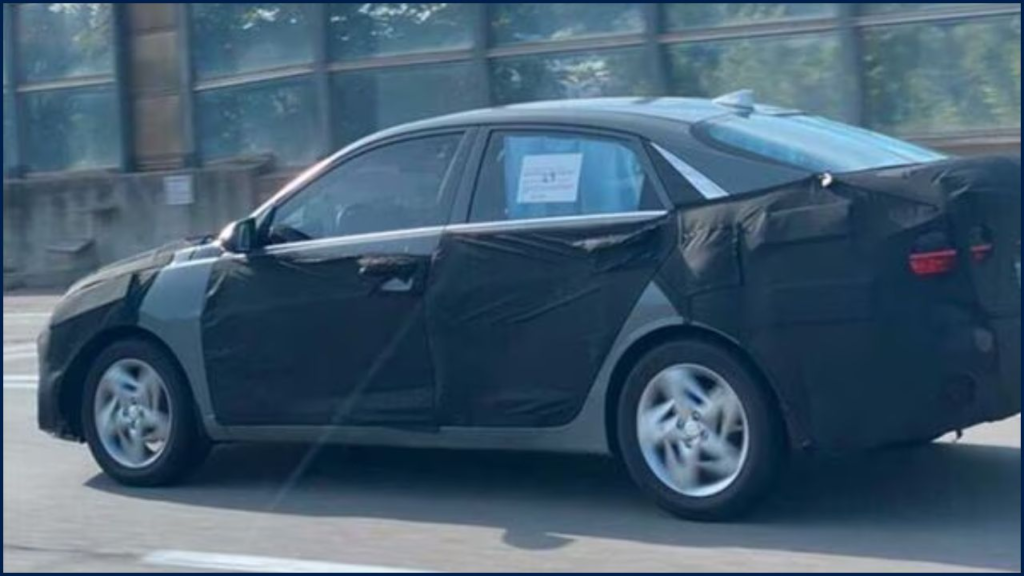 Hyundai Verna Facelift Spied Ahead of 2026 Launch – Expected Features 1 Hyundai Verna Facelift Spied Ahead of 2026
