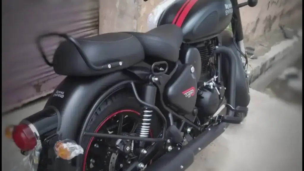 Royal Enfield Classic 350 2025 with 349cc J-Series Engine and 35KMPL Mileage: Special Launch Offer Starting ₹95,000 3 Royal Enfield Classic 350 Model