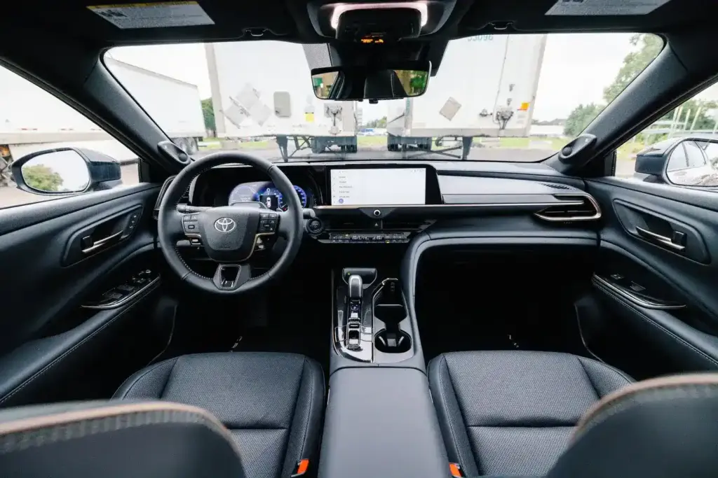 2025 Toyota Venza Hybrid SUV First Look with Luxury Comfort & Smart Tech – Dhamaka Offer on Pre-Orders! 2 2025 Toyota Venza Hybrid SUV Smart Interior