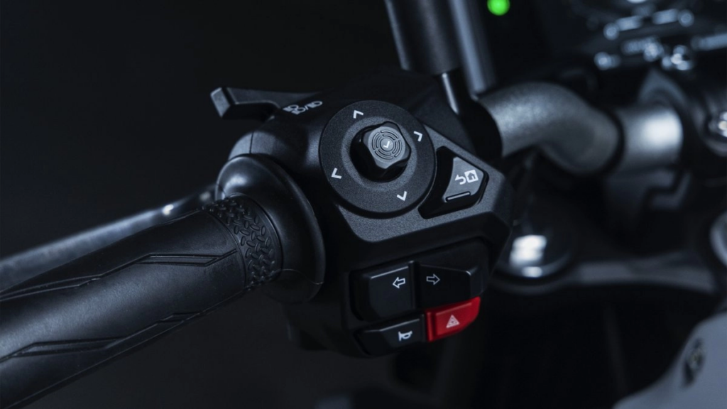 Yamaha MT-07 2025 Launch with CP2 Engine, Premium Design & Smart Tech – Bumper Deal for Performance Enthusiasts 2 Joystick Control in Yamaha MT-07 2025