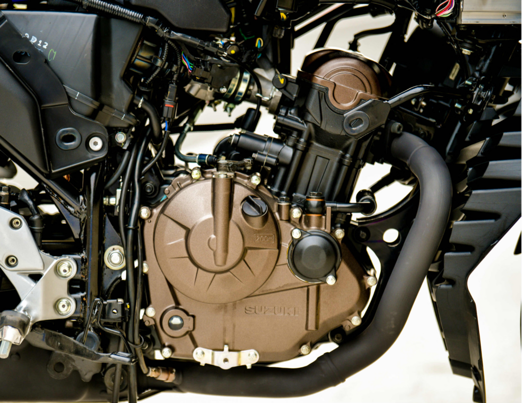 Suzuki Gixxer SF Launched with 155cc Engine & Sporty Styling – Dhamaka Offers on Limited Stocks 3 Powerful Racing Engine in Suzuki Gixxer SF