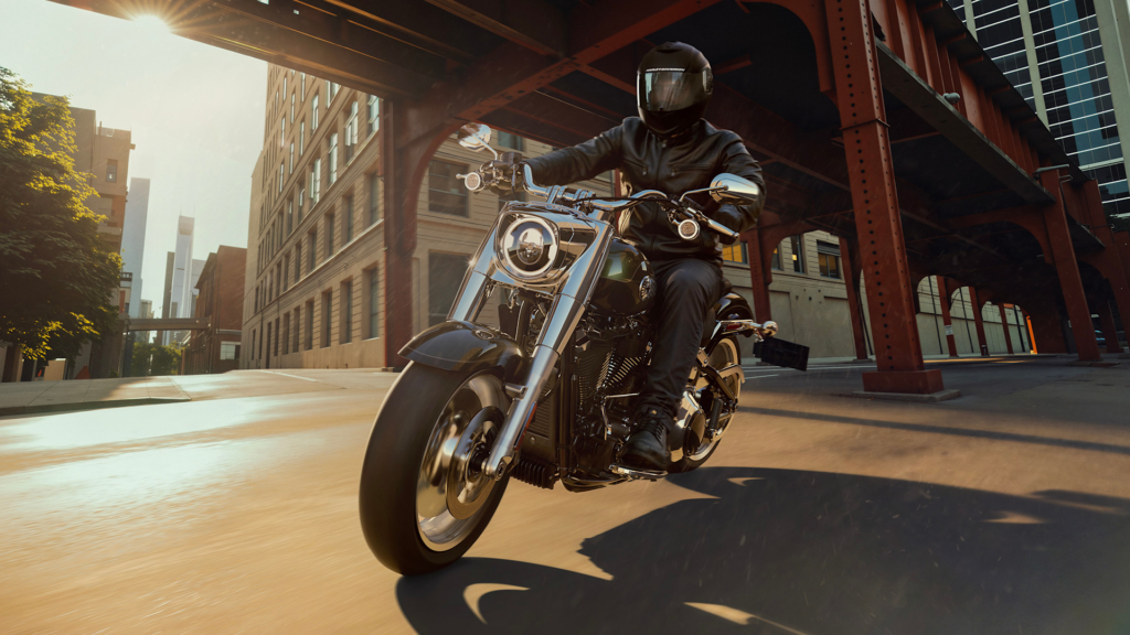 2025 Harley Davidson Bad Boy Unveiled: Full Price, Power‑Packed Specs & Brutal Road Presence 2 2025 Harley Davidson Bad Boy Road Presence