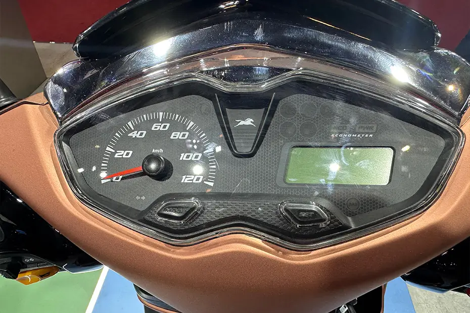 TVS Jupiter CNG 2026 with Dual-Fuel Tech & 82km/kg Mileage at ₹17,999 – Big Savings on CNG Scooter 2 TVS Jupiter CNG 2026 Smart Meter